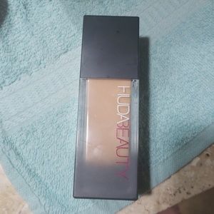 Huda beauty faux filter foundation